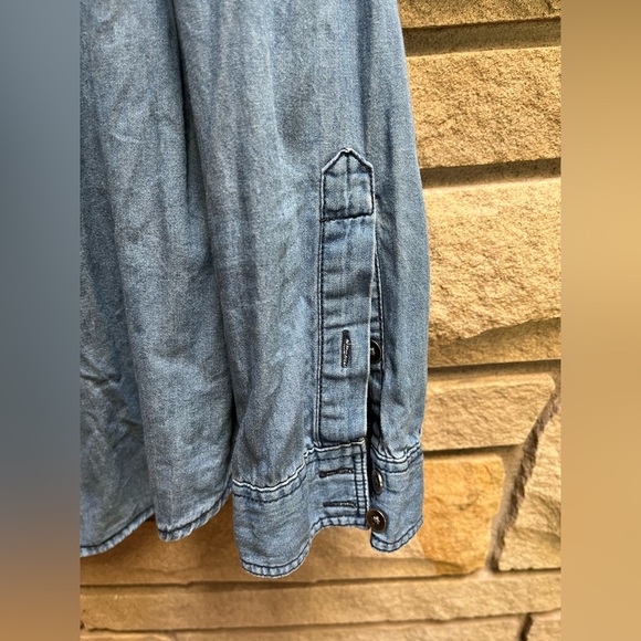 Torrid Denim button Up Shirt Blue Chambray 1x - Picture 7 of 10